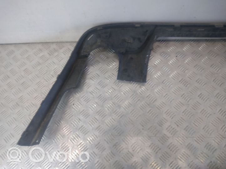 Volvo S60 Moldura inferior del parachoques trasero 31323148