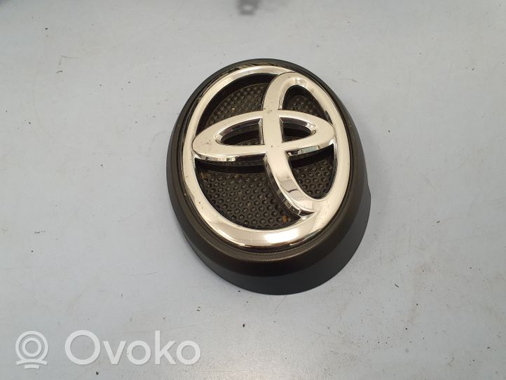 Toyota Land Cruiser (J150) Mostrina con logo/emblema della casa automobilistica 9097502092