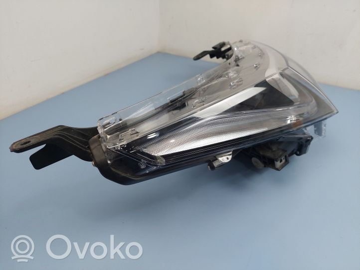 Toyota Corolla E210 E21 Lampa przednia 8111002L70