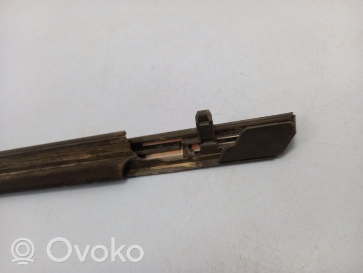 Subaru Outback Moulure de vitre de la porte avant 