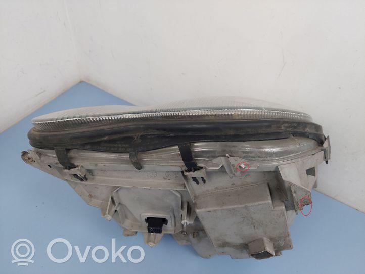 Mercedes-Benz C W203 Lampa przednia A2038201161