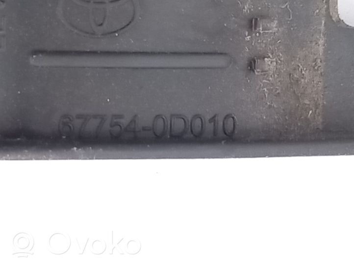 Toyota Yaris Rivestimento della serratura di emergenza aperta del portellone 677540D010