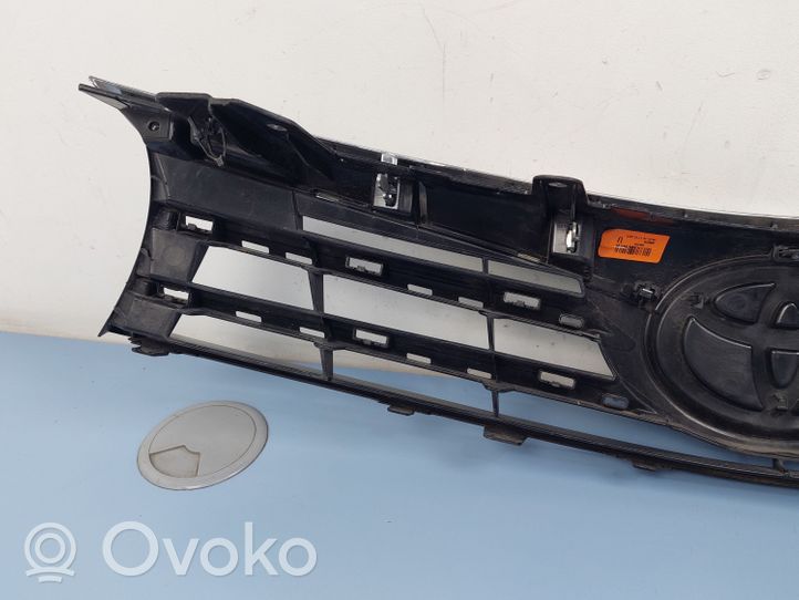 Toyota Corolla E160 E170 Maskownica / Grill / Atrapa górna chłodnicy 5311402270