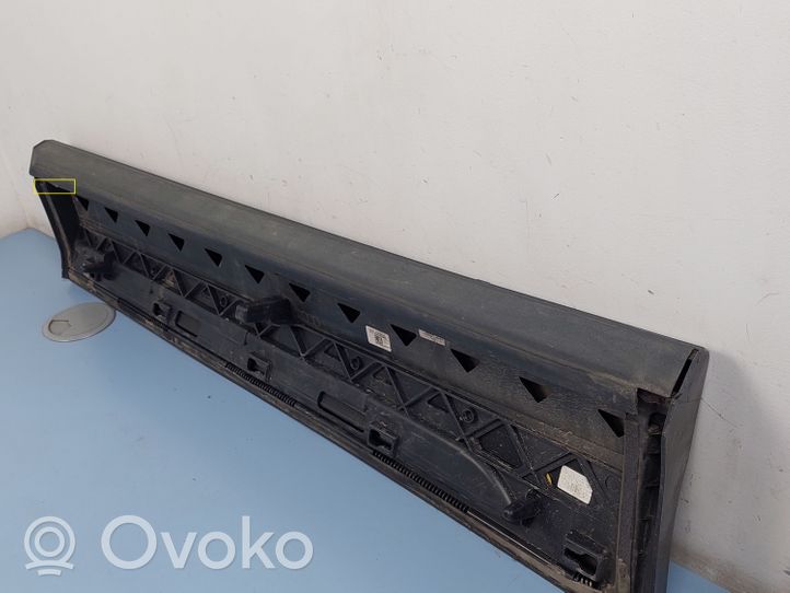 Audi Q8 Takaoven lista (muoto) 4M8853969B