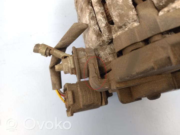 Toyota Corolla E120 E130 Generatore/alternatore 0124325079