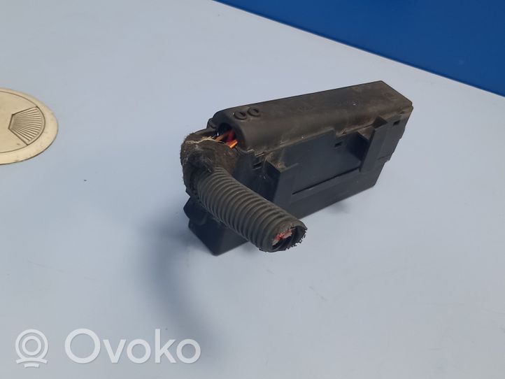 Opel Vectra B Module de fusibles ZF231