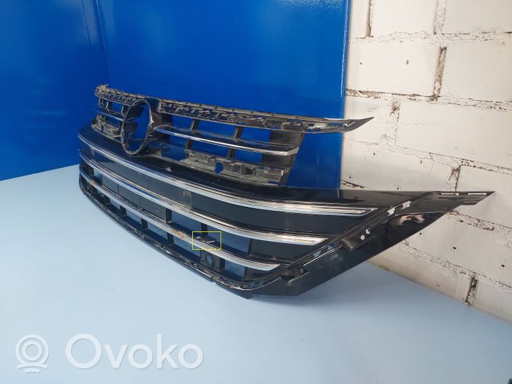 Volkswagen Arteon Grille calandre supérieure de pare-chocs avant 3G8858655E