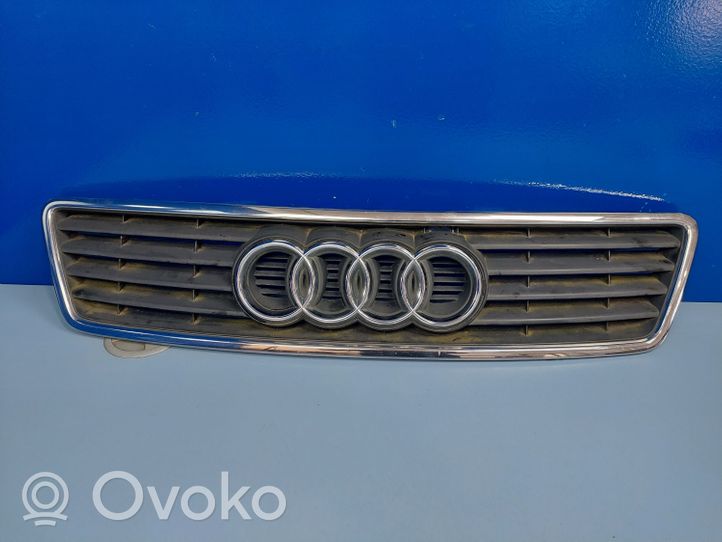 Audi A6 S6 C5 4B Etupuskurin ylempi jäähdytinsäleikkö 4B0853651A