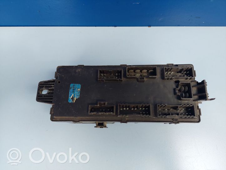 Mitsubishi Pajero Módulo de fusible MB852920