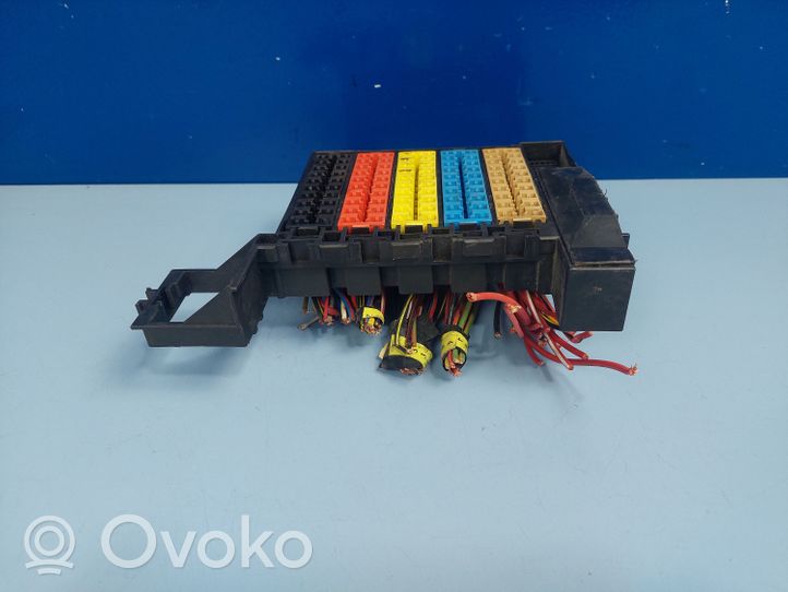 Audi A8 S8 D2 4D Fuse module 4D0941824