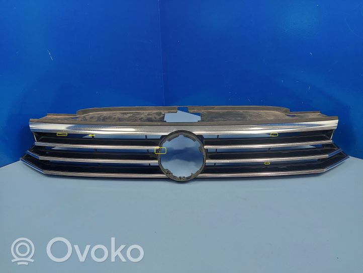 Volkswagen PASSAT B8 Grotelės viršutinės 3G0853651