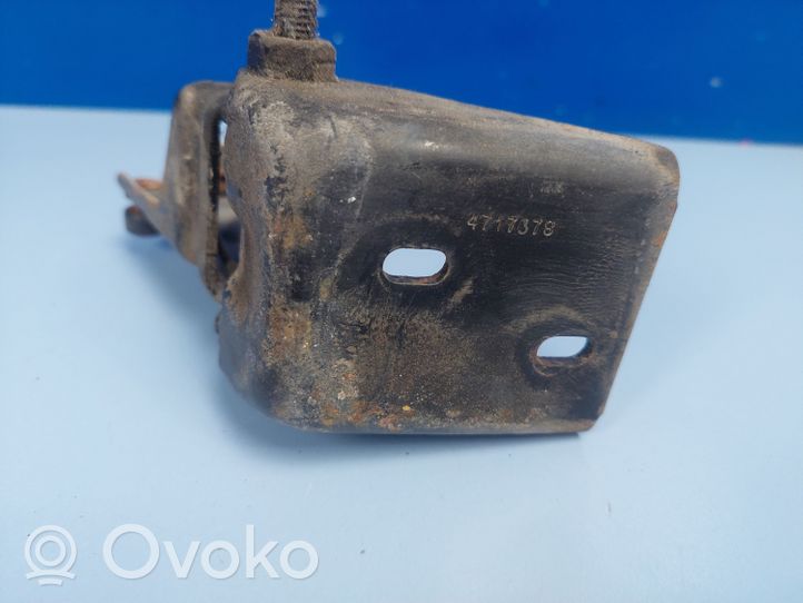 Chrysler Voyager Guida a rullo centrale per portellone scorrevole 4717378