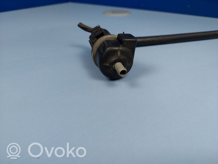 Volkswagen Touran I Valve vacuum 051133459A