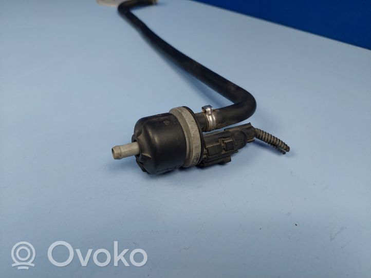 Volkswagen Touran I Valve vacuum 051133459A