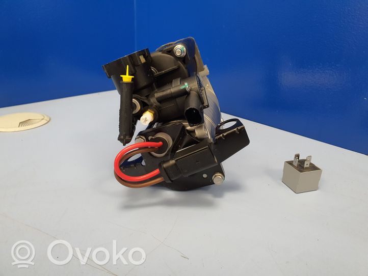 Mercedes-Benz CLS C219 Supporto del compressore ad aria dello pneumatico 2113200104