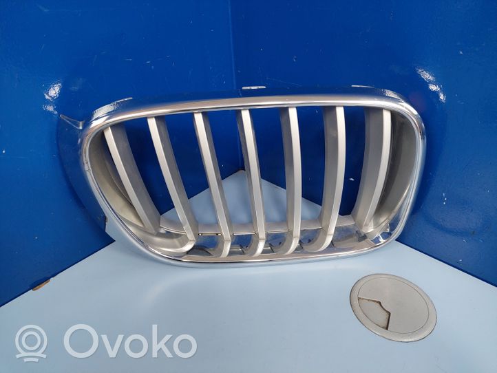 BMW X4 F26 Maskownica / Grill / Atrapa górna chłodnicy 51117210726