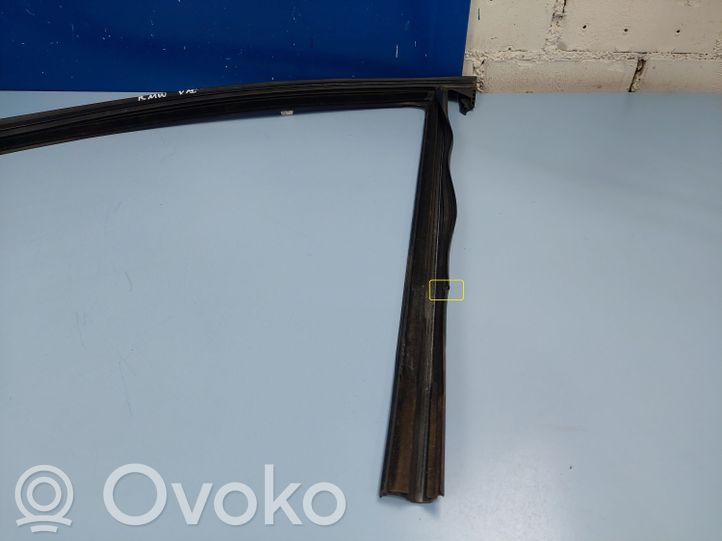 51337428671 BMW X5 G05 Rubber seal front door window/glass, 80.00  