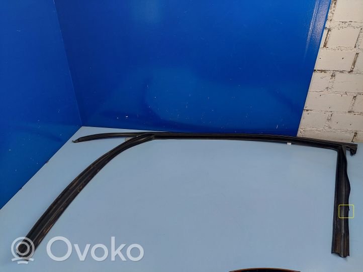 51337428671 BMW X5 G05 Rubber seal front door window/glass, 80.00  