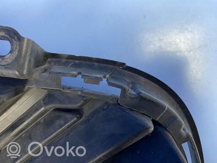 Toyota RAV 4 (XA50) Grotelės viršutinės 5311242190