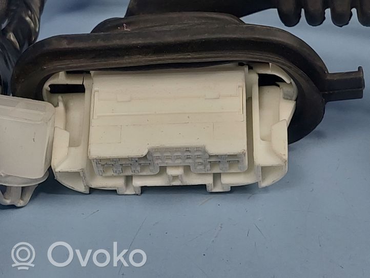 Toyota Prius (XW30) Takaoven johtosarja 8215447310