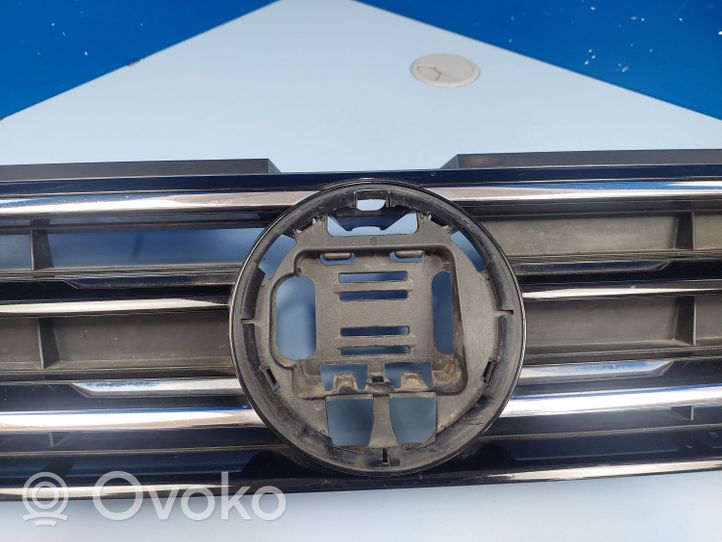 Volkswagen Tiguan Grotelės viršutinės 5NA853653A