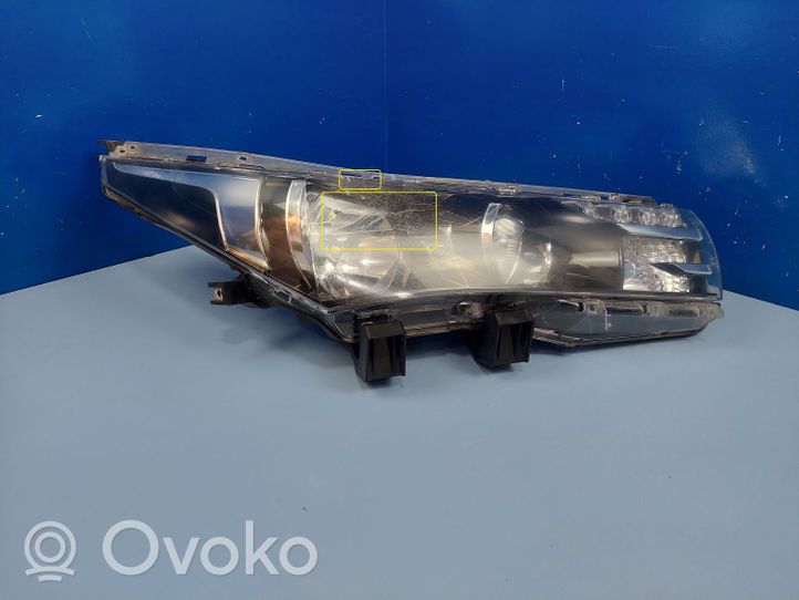 Toyota Corolla E160 E170 Lampa przednia 8111002E71