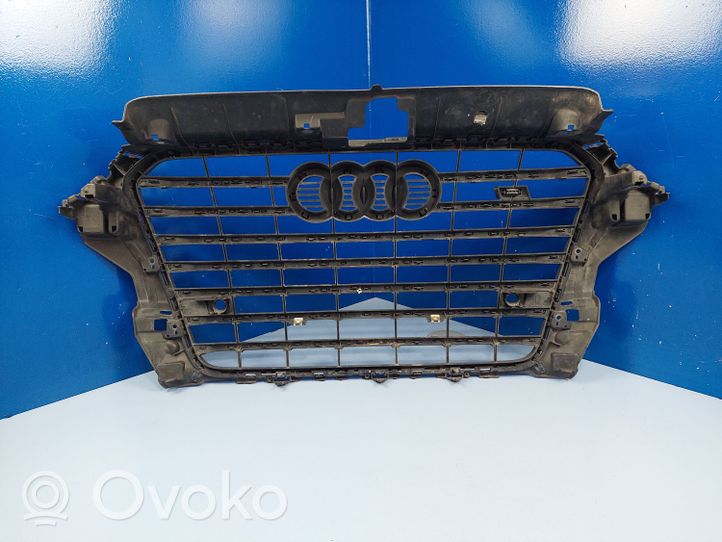 Audi A3 S3 8V Etupuskurin ylempi jäähdytinsäleikkö 8V5853651D