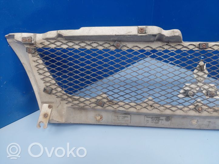 Mitsubishi Pajero Maskownica / Grill / Atrapa górna chłodnicy MZ312419