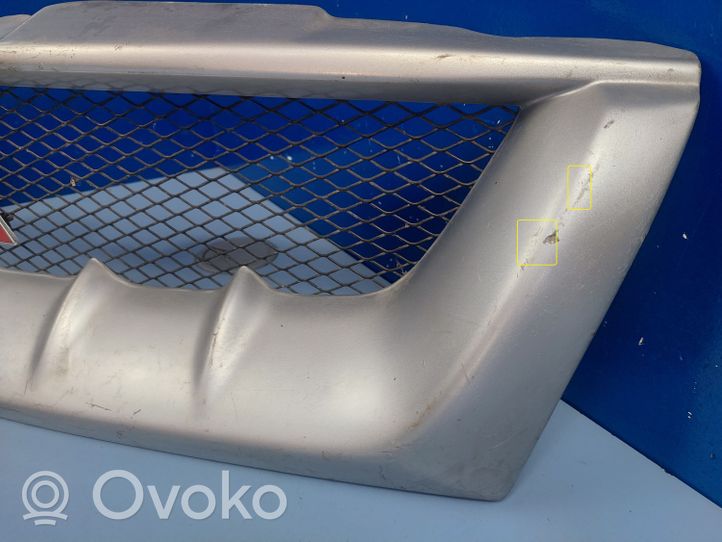 Mitsubishi Pajero Maskownica / Grill / Atrapa górna chłodnicy MZ312419