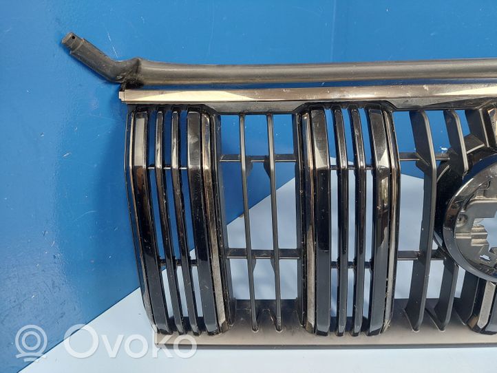 Toyota Land Cruiser (J150) Maskownica / Grill / Atrapa górna chłodnicy 5311160C10