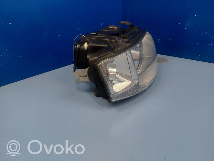 Audi A6 S6 C5 4B Lampa przednia 4B0941004BJ