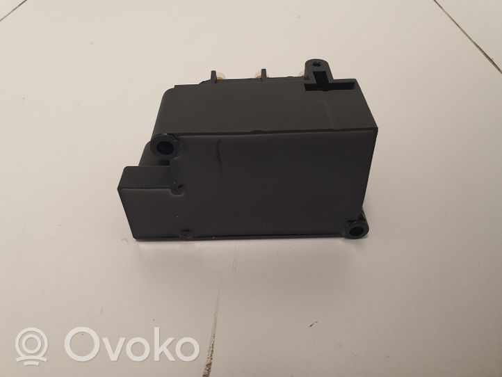 Volkswagen Touareg II Blocco valvola della sospensione pneumatica 7L0698014