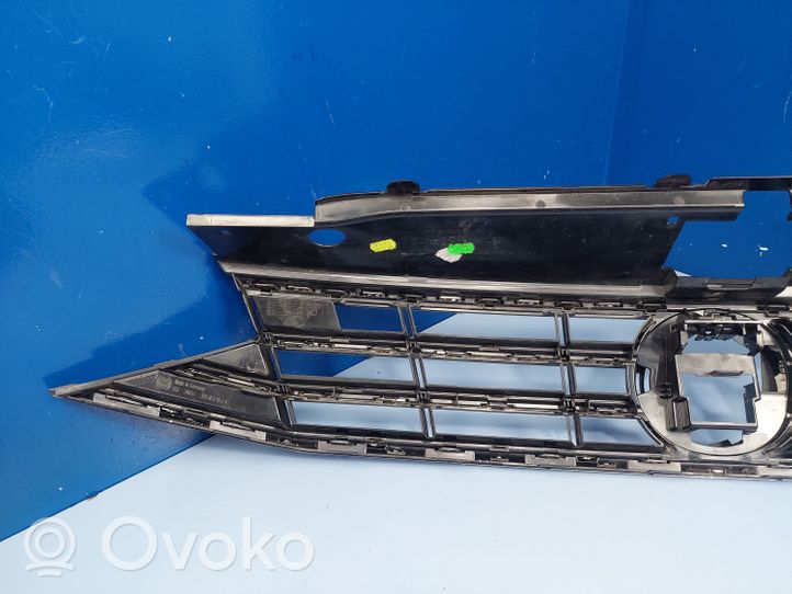 Volkswagen PASSAT B8 Grille calandre supérieure de pare-chocs avant 3G0853653N