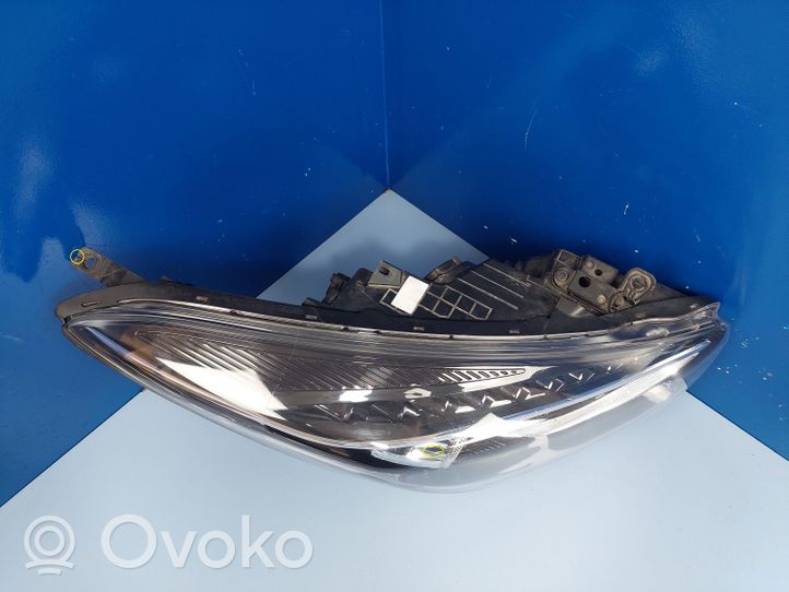 Hyundai i40 Lampa przednia 921023ZXXX