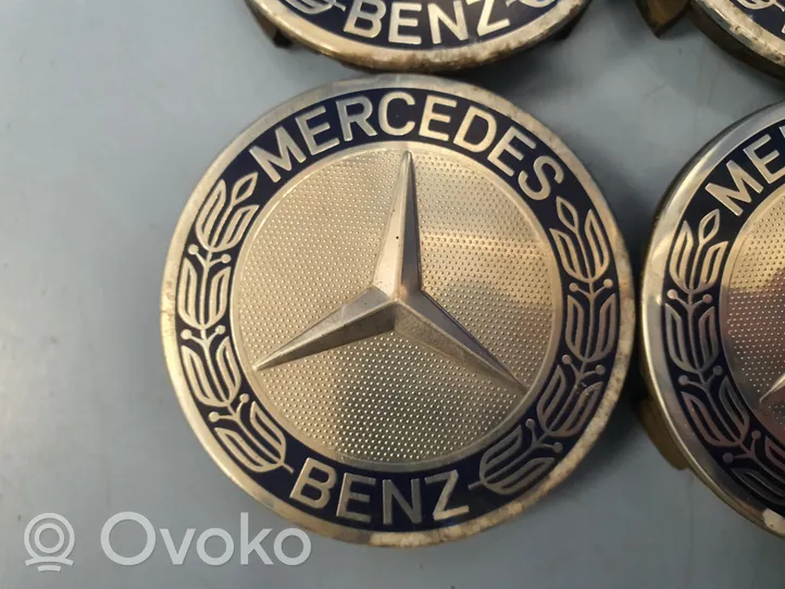 Mercedes-Benz GLA W156 Заводская крышка (крышки) от центрального отверстия колеса A1714000025