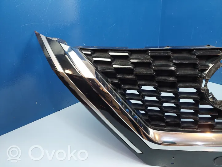 Nissan Qashqai J12 Grille calandre supérieure de pare-chocs avant 623106UAA