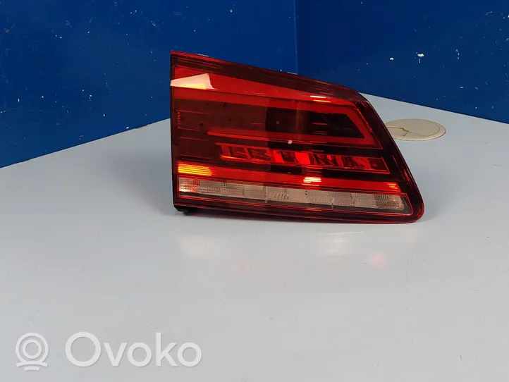 Volkswagen Golf Sportsvan Lampy tylnej klapy bagażnika 510945093N