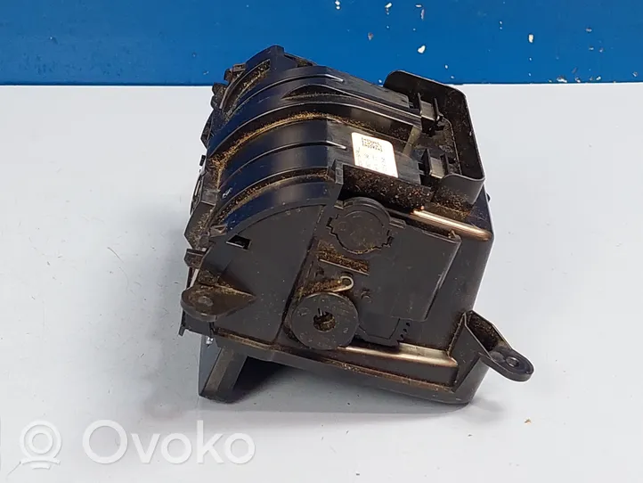 Audi A4 S4 B9 8W Auton tuhkakuppi 8W1863084