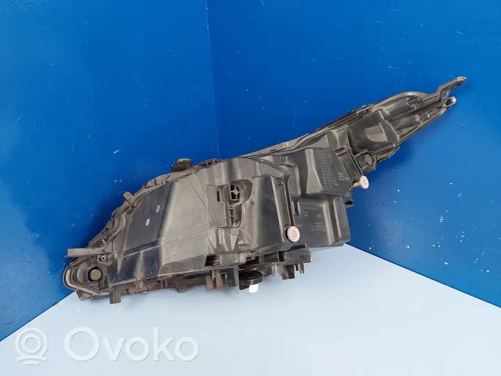 Lexus RX 330 - 350 - 400H Lampa przednia 8114548D40