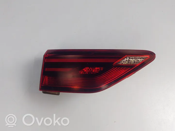 Volkswagen Golf VIII Lampy tylnej klapy bagażnika 5H0945093C