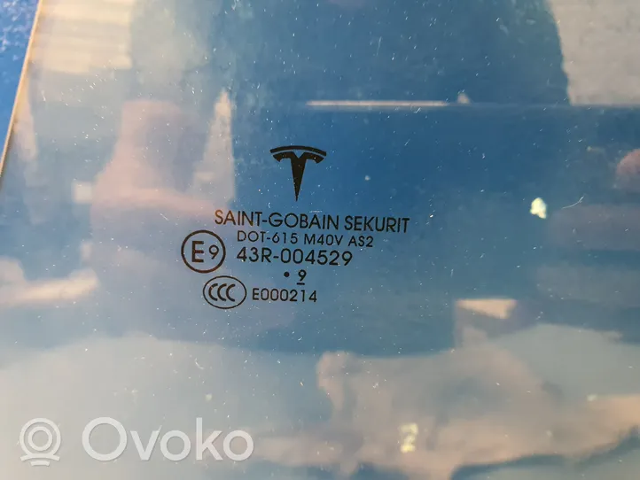Tesla Model 3 aizmugurējo durvju stikls 
