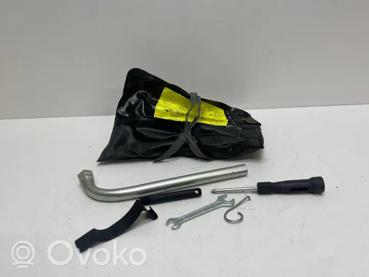 Volkswagen PASSAT B5.5 Kit d’outils 893010026