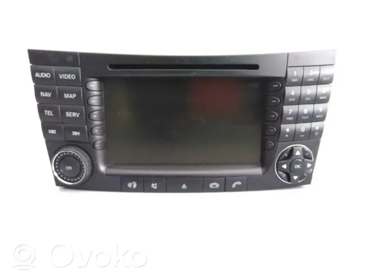 Mercedes-Benz CLS C218 AMG Unité principale radio / CD / DVD / GPS A2118204197