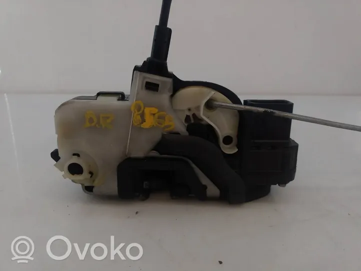 Chevrolet Cruze Front door lock 3027086