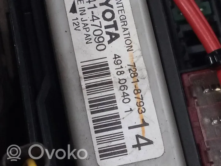 Toyota Prius (XW50) Module de fusibles 72818793