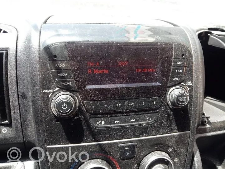 Peugeot Boxer Radio/CD/DVD/GPS-pääyksikkö 