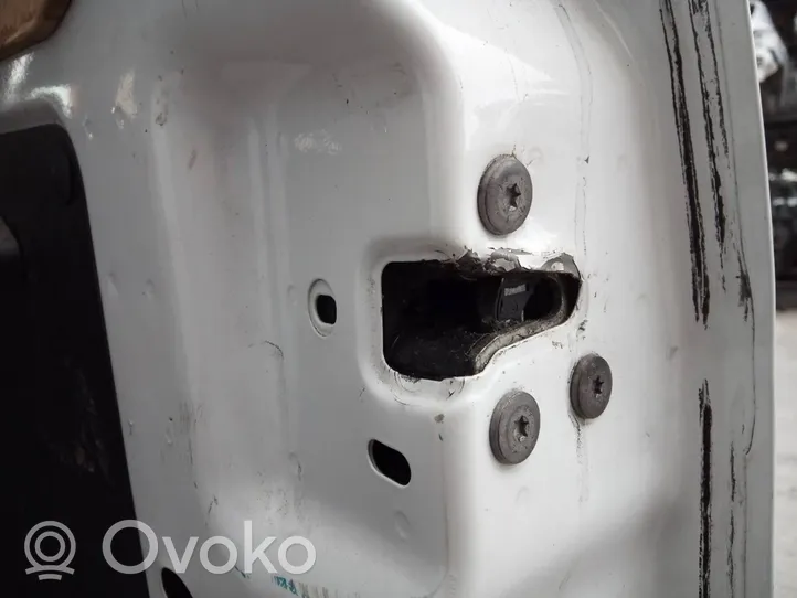 Iveco Daily 6th gen Takaluukun lukon salvan moottori 