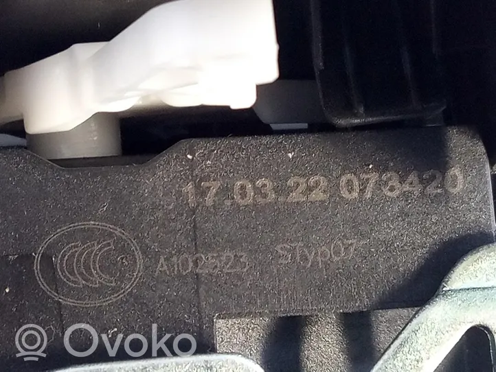 Volkswagen T-Cross Takaluukun lukon salvan moottori 073420