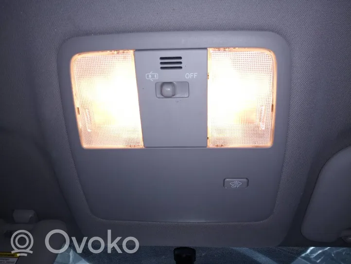 Toyota Avensis T250 Rivestimento della console di illuminazione installata sul rivestimento del tetto 