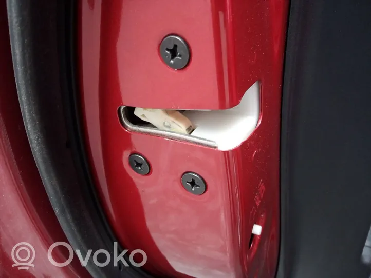 Mazda CX-3 Zamek drzwi tylnych 